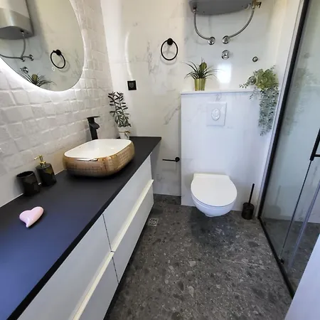 Iko Apartment *